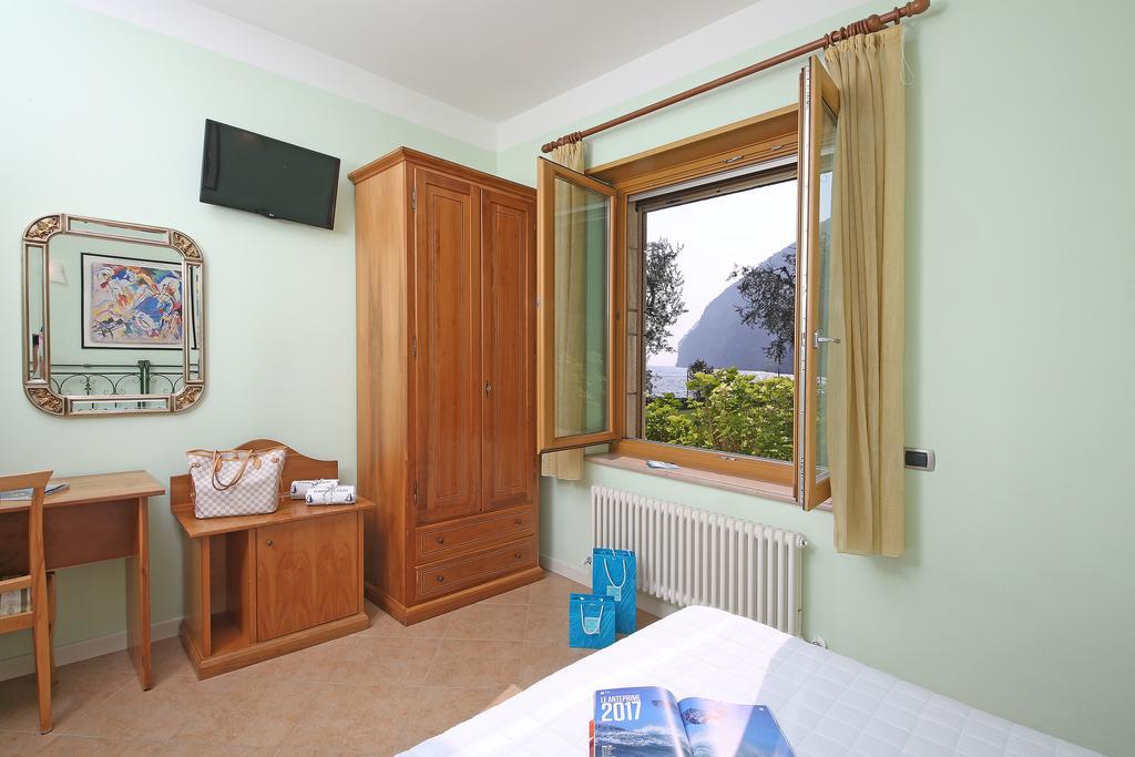 Torre Degli Ulivi Bed & Breakfast *